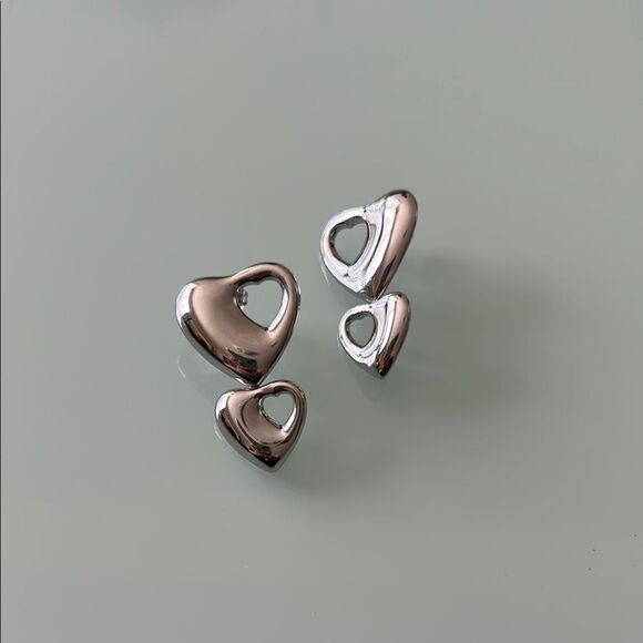 Silver Heart Earrings A965 - Picture 2 of 2